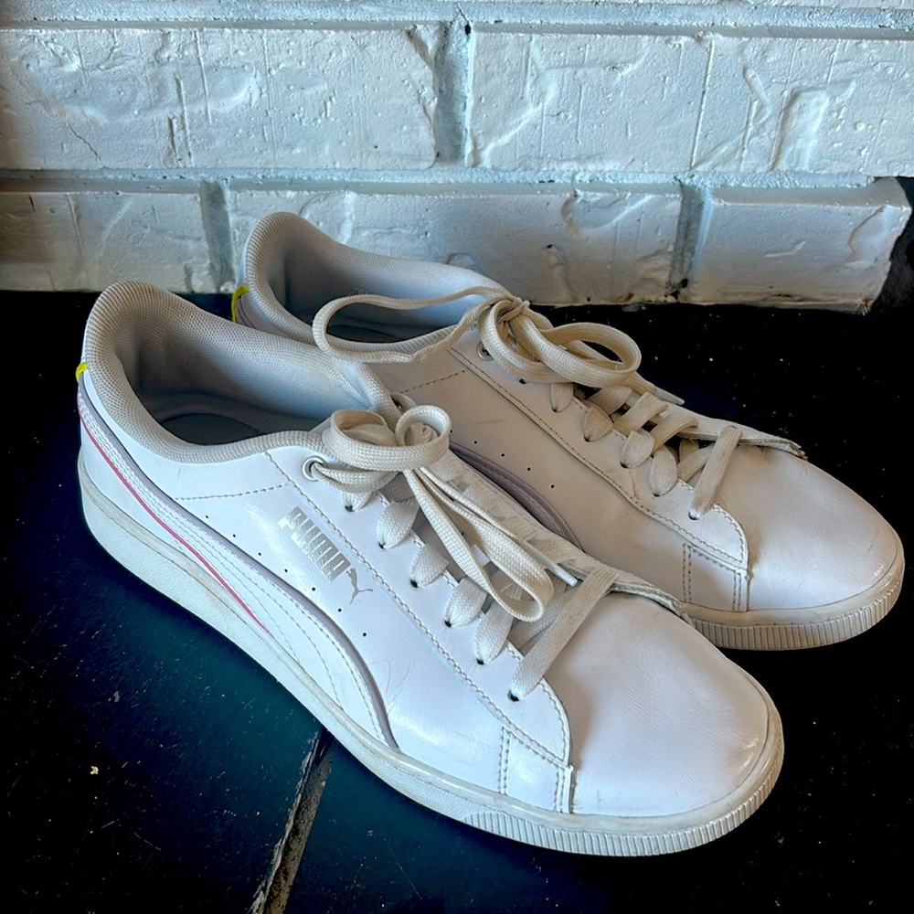 Ladies sneakers